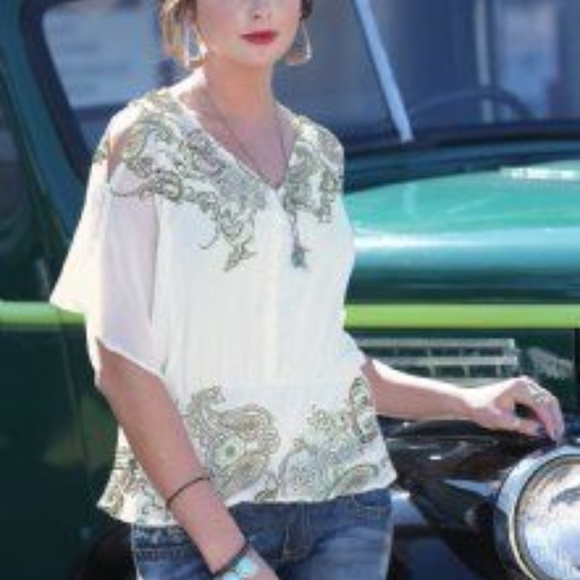 • {Southern Thread} Beautiful Boho Top - Picture 3 of 3